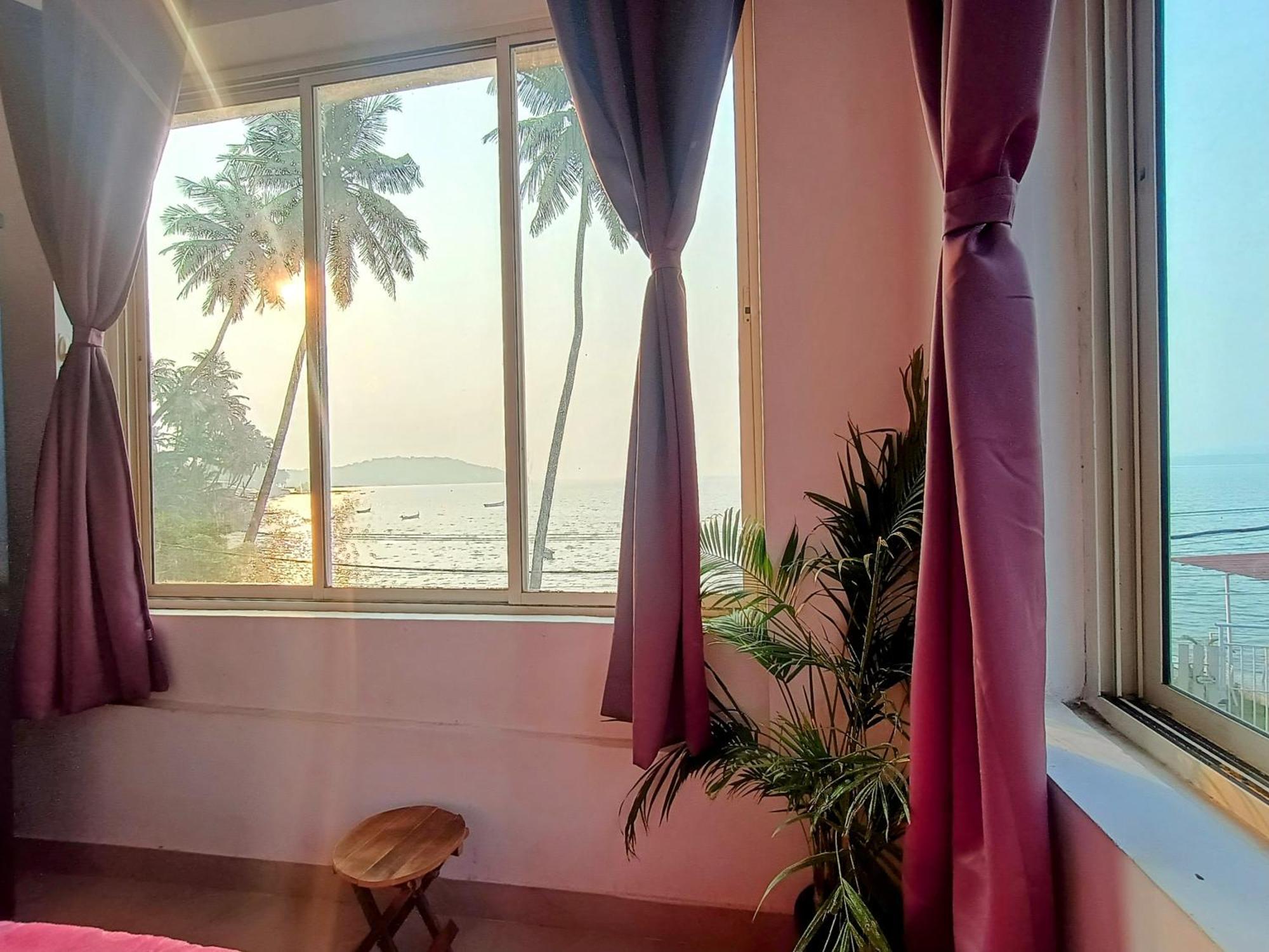 Gs Home On The Bay - Super Sea View Glass Studio Apartment Vagator Exterior foto